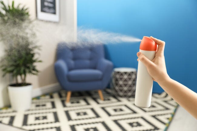 تجنب الأثاث الذي تنبعث منه رائحة كريهة